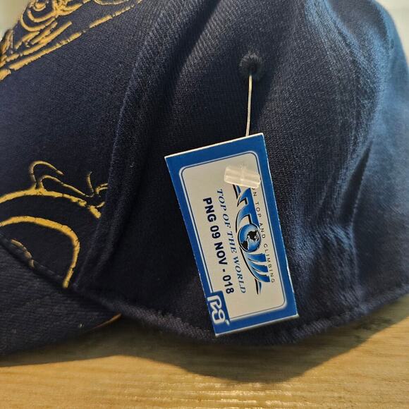 Vintage Notre Dame Fitted Hat Cap Y2K Black Gold Fighting Irish Clover Retro - Picture 8 of 8